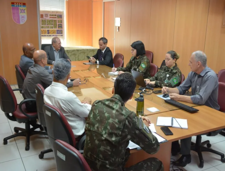 Reunião do Exército com a Polícia Federal sobre os CACs