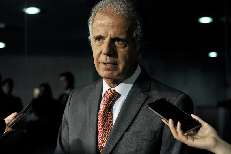 O ministro da Defesa, José Múcio, favorável à liberação do calibre 9mm