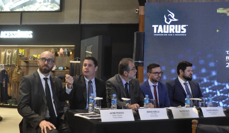 A diretoria executiva da Taurus