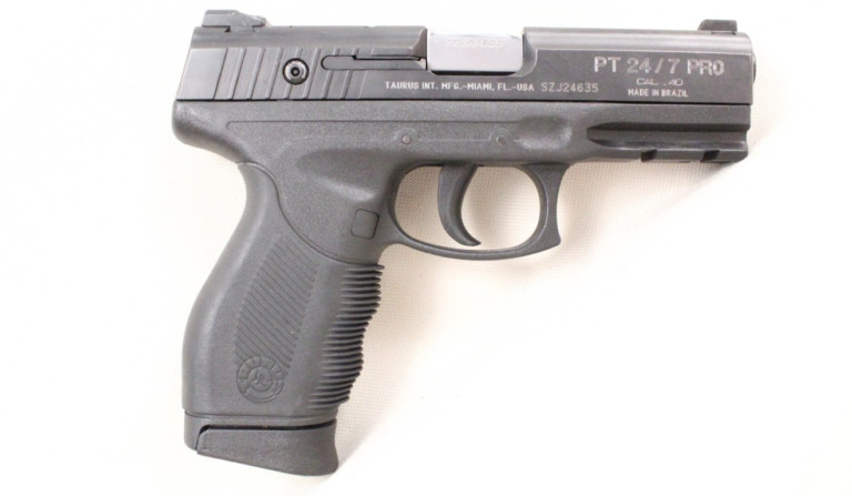 A pistola 24/7, fabricada pela Taurus; modelo foi acusado de apresentar problemas