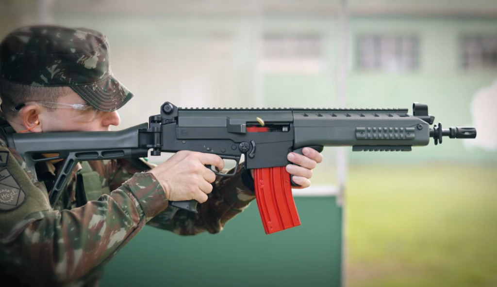 O kit .22 LR foi feito no intuito de baratear o treinamento de soldados na plataforma IA2 O kit .22 LR foi feito no intuito de baratear o treinamento de soldados na plataforma IA2